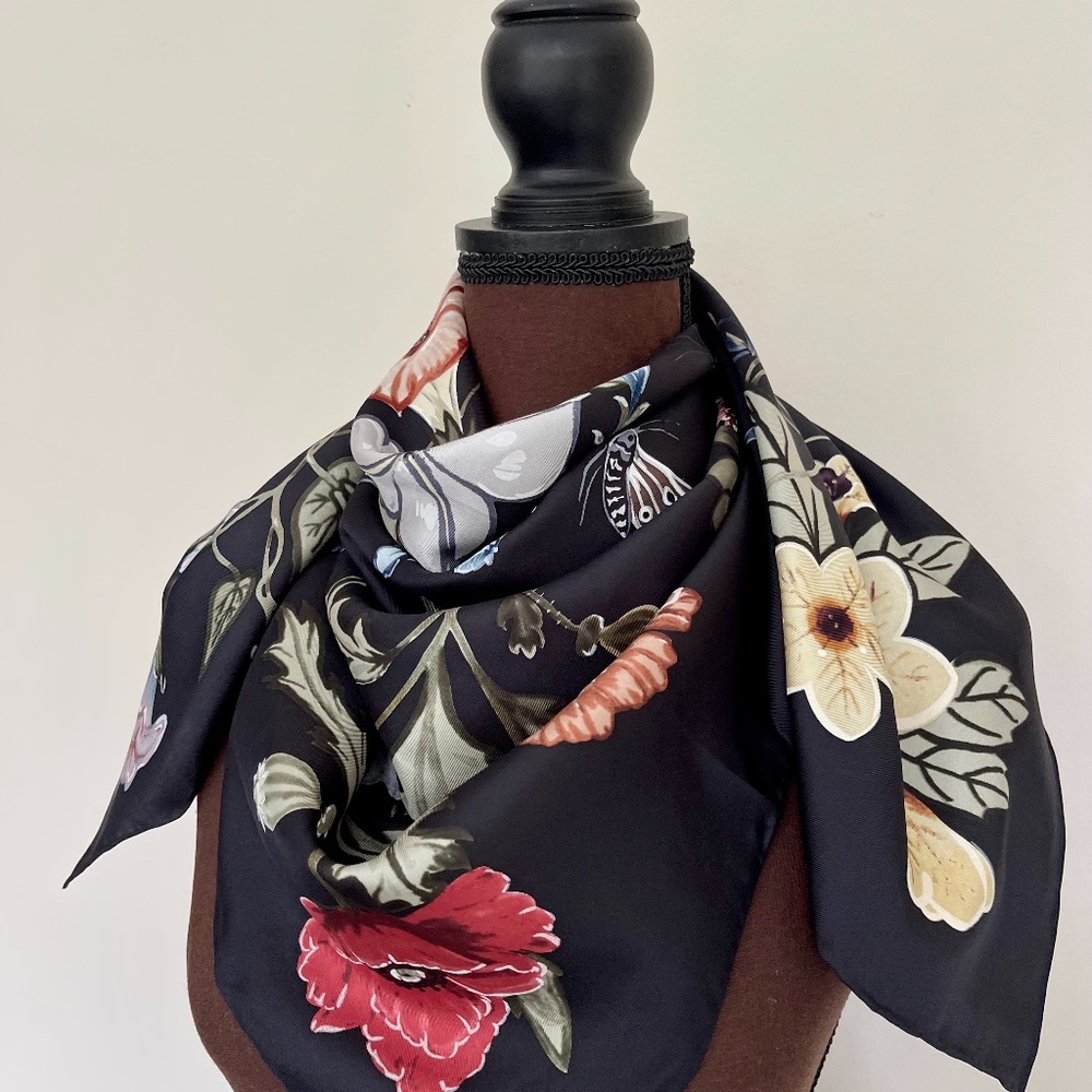 New Gucci Flora Kris Knight Black Silk Scarf - Picture 14 of 15